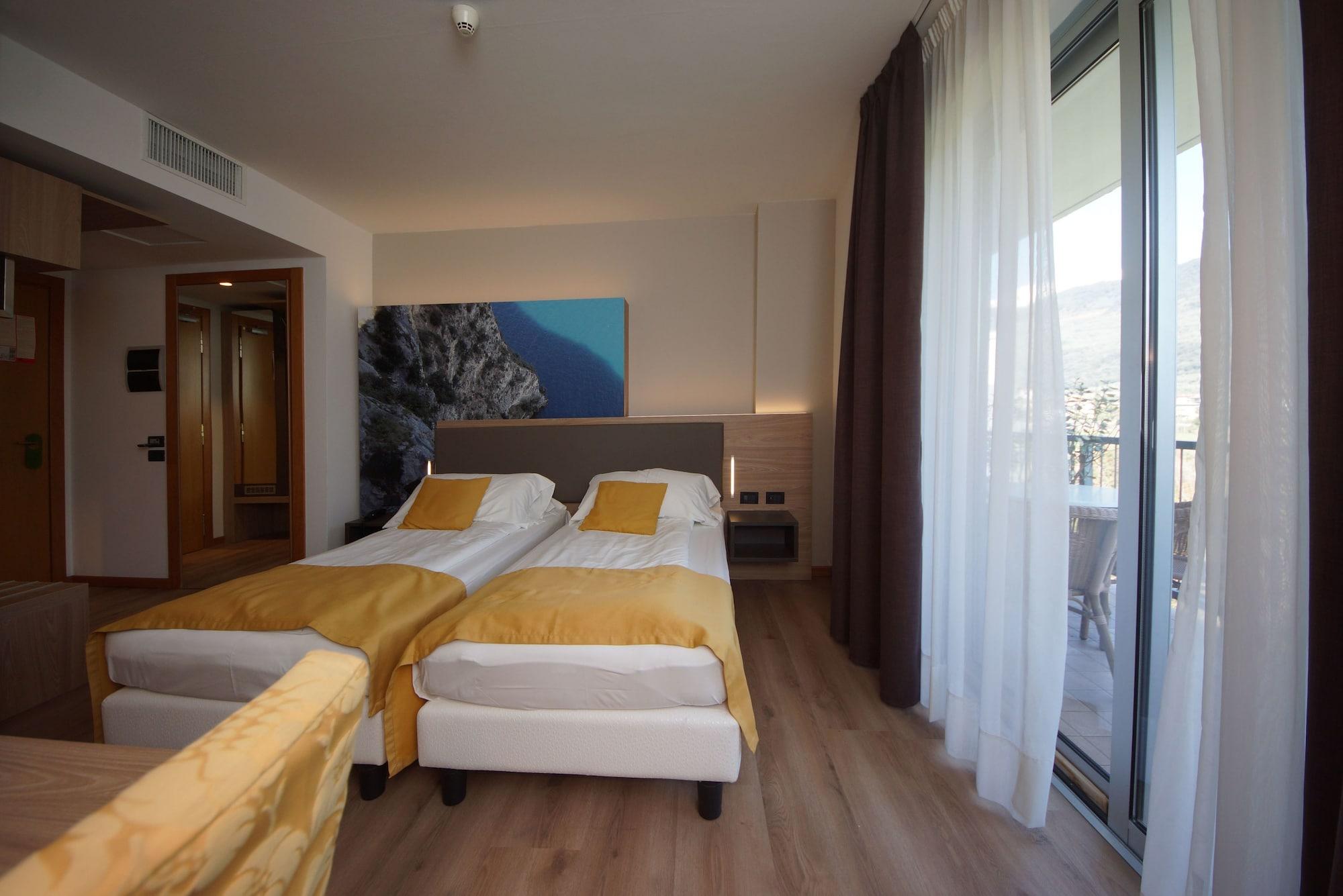 Ambassador Suite Hotel Riva del Garda Kültér fotó