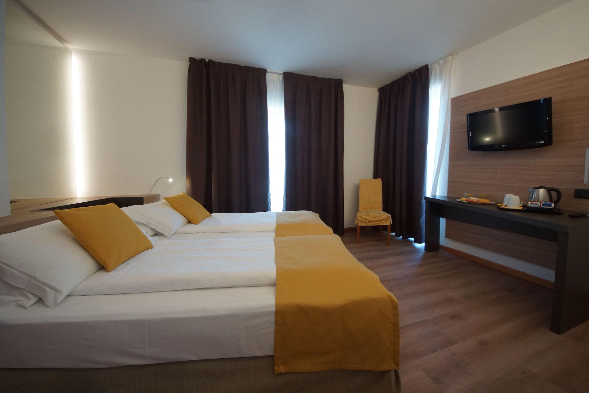 Ambassador Suite Hotel Riva del Garda Kültér fotó