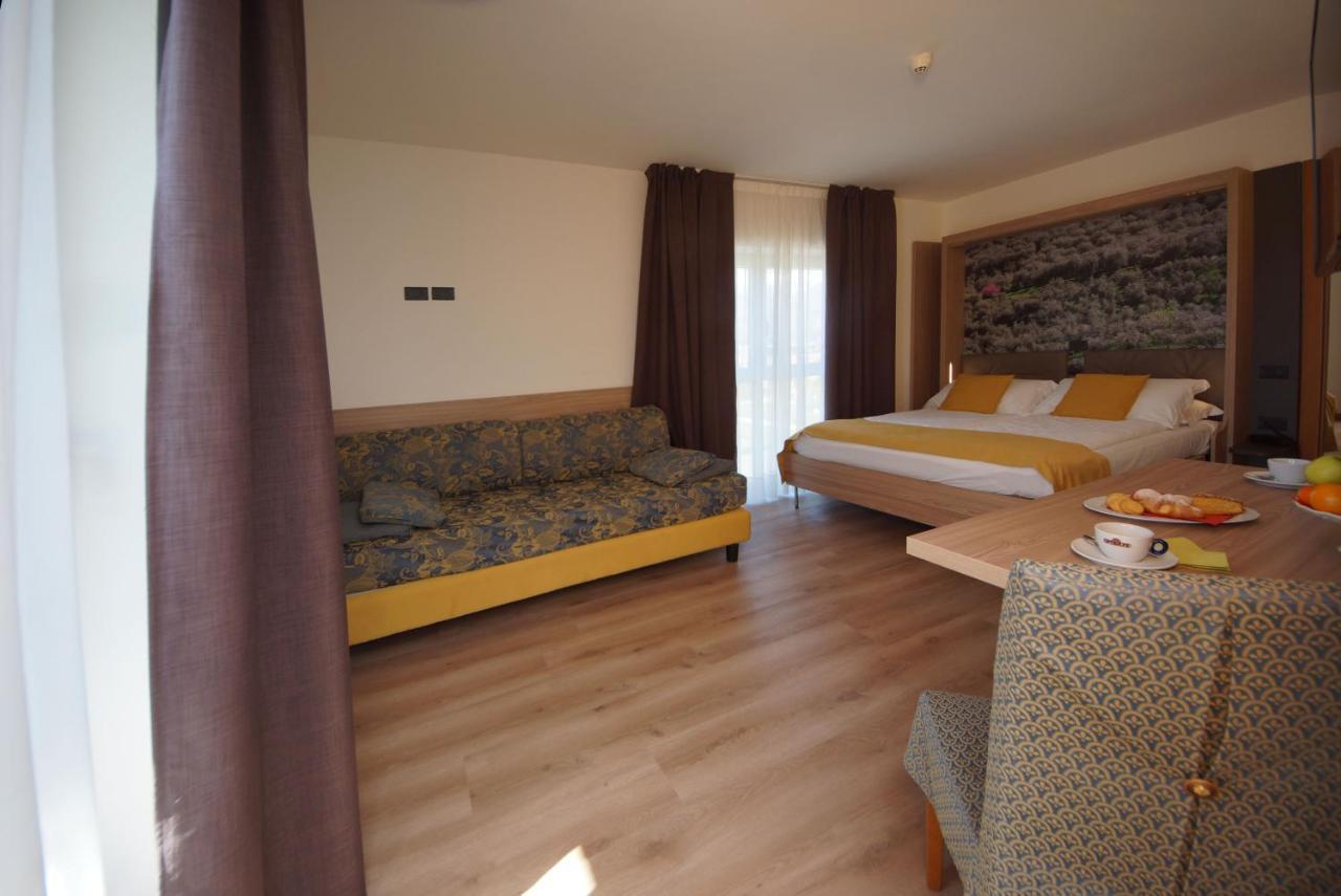 Ambassador Suite Hotel Riva del Garda Kültér fotó